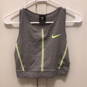 Nike Cropped shirt/sports bra